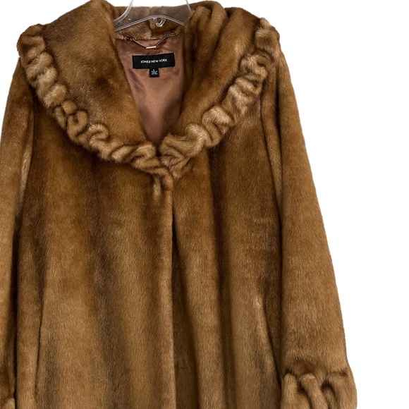 Jones New York Faux Fur Coat NWT size Large - Picture 4 of 6